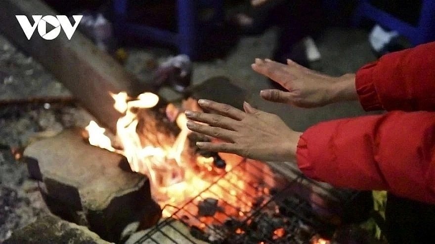 Meteorologists say the combination of strong cold air, high humidity and rainfall is the key factor making this cold spell particularly uncomfortable, as wet cold tends to lower perceived temperatures throughout the day Meteorologists say the combination of strong cold air, high humidity and rainfall is the key factor making this cold spell particularly uncomfortable, as wet cold tends to lower perceived temperatures throughout the day