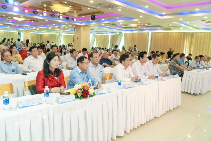 Lan tỏa nghĩa tình, chung tay xây dựng quê hương Lan tỏa nghĩa tình, chung tay xây dựng quê hương