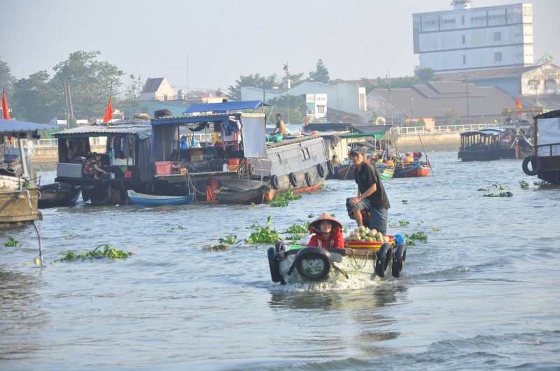 Cần Thơ tổ chức đoàn thăm, tặng quà tiểu thương Chợ nổi Cái Răng dịp Tết Bính Ngọ 2026 Cần Thơ tổ chức đoàn thăm, tặng quà tiểu thương Chợ nổi Cái Răng dịp Tết Bính Ngọ 2026