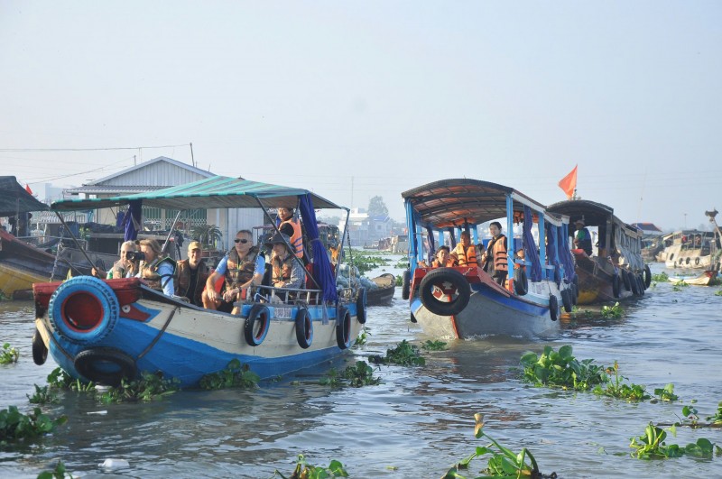 Cần Thơ tổ chức đoàn thăm, tặng quà tiểu thương Chợ nổi Cái Răng dịp Tết Bính Ngọ 2026 Cần Thơ tổ chức đoàn thăm, tặng quà tiểu thương Chợ nổi Cái Răng dịp Tết Bính Ngọ 2026