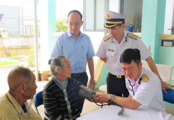 “Xuân chung tay giữ biển - Tết thắm tình quân dân”