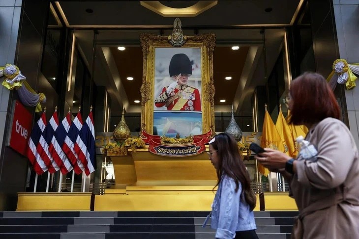 Luật khi quân của Thái Lan được xây dựng nhằm bảo vệ Vua Maha Vajiralongkorn và các thành viên trong Hoàng gia khỏi mọi hình thức chỉ trích - Ảnh: BLOOMBERG Luật khi quân của Thái Lan được xây dựng nhằm bảo vệ Vua Maha Vajiralongkorn và các thành viên trong Hoàng gia khỏi mọi hình thức chỉ trích - Ảnh: BLOOMBERG