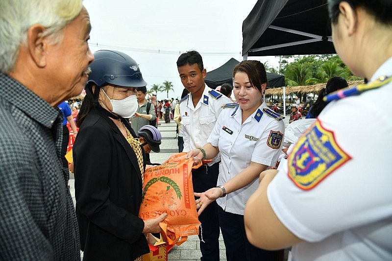 Tet Filled with Solidarity Between Army and People on Phu Quoc Island Tet Filled with Solidarity Between Army and People on Phu Quoc Island
