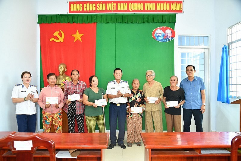 Tet Filled with Solidarity Between Army and People on Phu Quoc Island Tet Filled with Solidarity Between Army and People on Phu Quoc Island