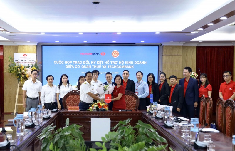 Thuế TP HCM và Techcombank ký thoả thuận hỗ trợ hộ kinh doanh thích ứng chính sách thuế mới 2026 Thuế TP HCM và Techcombank ký thoả thuận hỗ trợ hộ kinh doanh thích ứng chính sách thuế mới 2026