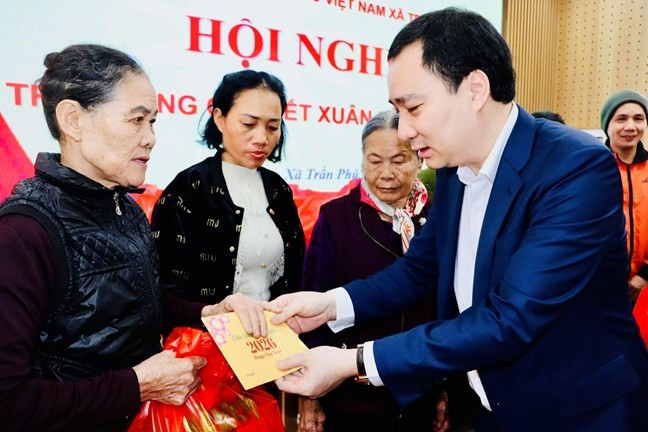 Hải Phòng: Tết sẻ chia đến với các gia đình khó khăn ở xã Trần Phú Hải Phòng: Tết sẻ chia đến với các gia đình khó khăn ở xã Trần Phú