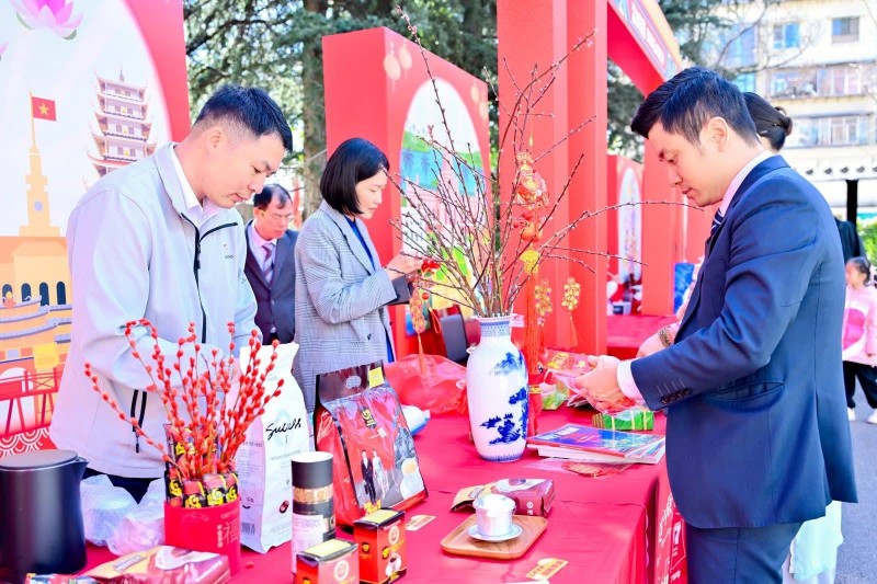Quảng bá văn hóa Tết cổ truyền Việt Nam tại Vân Nam (Trung Quốc) Quảng bá văn hóa Tết cổ truyền Việt Nam tại Vân Nam (Trung Quốc)