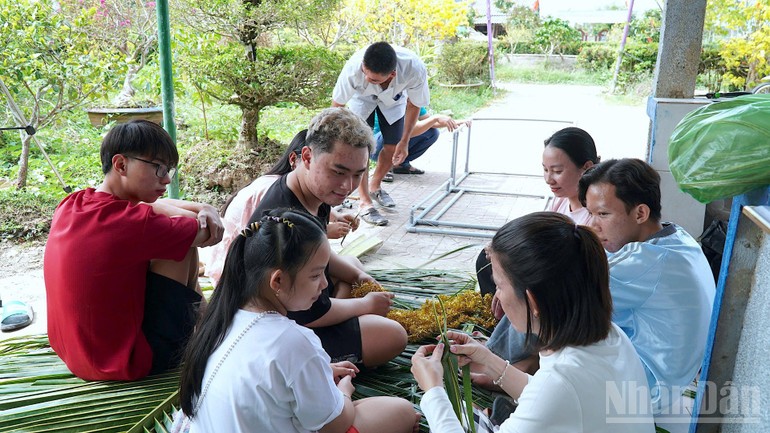 “Mời Bác về ăn Tết” - Nét đẹp văn hóa tri ân nơi Đất Mũi-Cà Mau