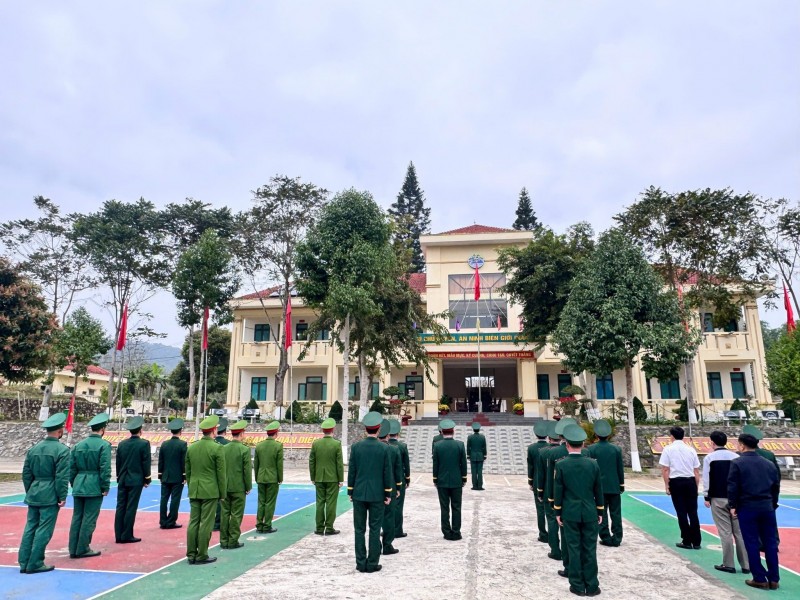 Thiêng liêng Lễ chào cờ đầu năm mới tại các Đồn Biên phòng ở Nghệ An