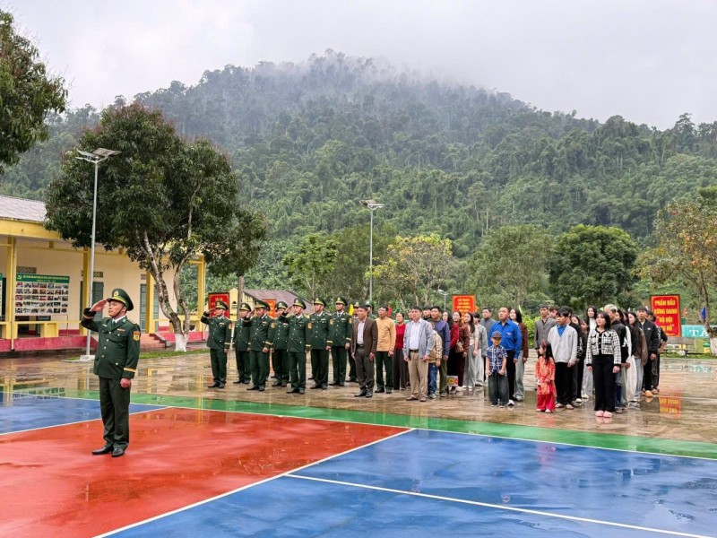 Thiêng liêng Lễ chào cờ đầu năm mới tại các Đồn Biên phòng ở Nghệ An