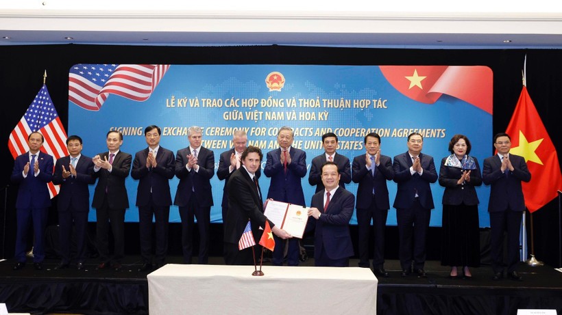 Tổng Bí thư Tô Lâm chứng kiến lễ ký các hợp đồng, thỏa thuận hợp tác của Việt Nam và Hoa Kỳ Tổng Bí thư Tô Lâm chứng kiến lễ ký các hợp đồng, thỏa thuận hợp tác của Việt Nam và Hoa Kỳ