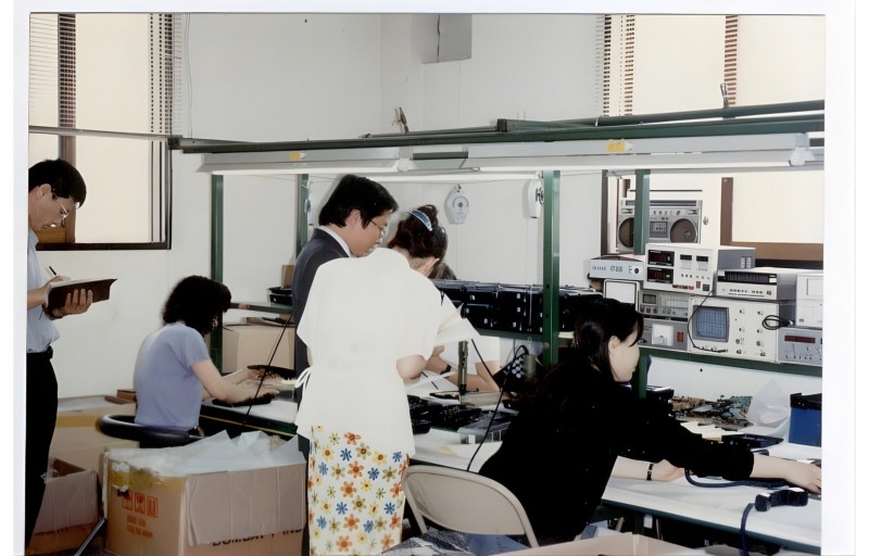 Ngay từ những năm 1995, CT Group đã bắt đầu lắp ráp các dòng điện thoại để bàn CT 1000, CT 2000, CT 3000. Ngay từ những năm 1995, CT Group đã bắt đầu lắp ráp các dòng điện thoại để bàn CT 1000, CT 2000, CT 3000.