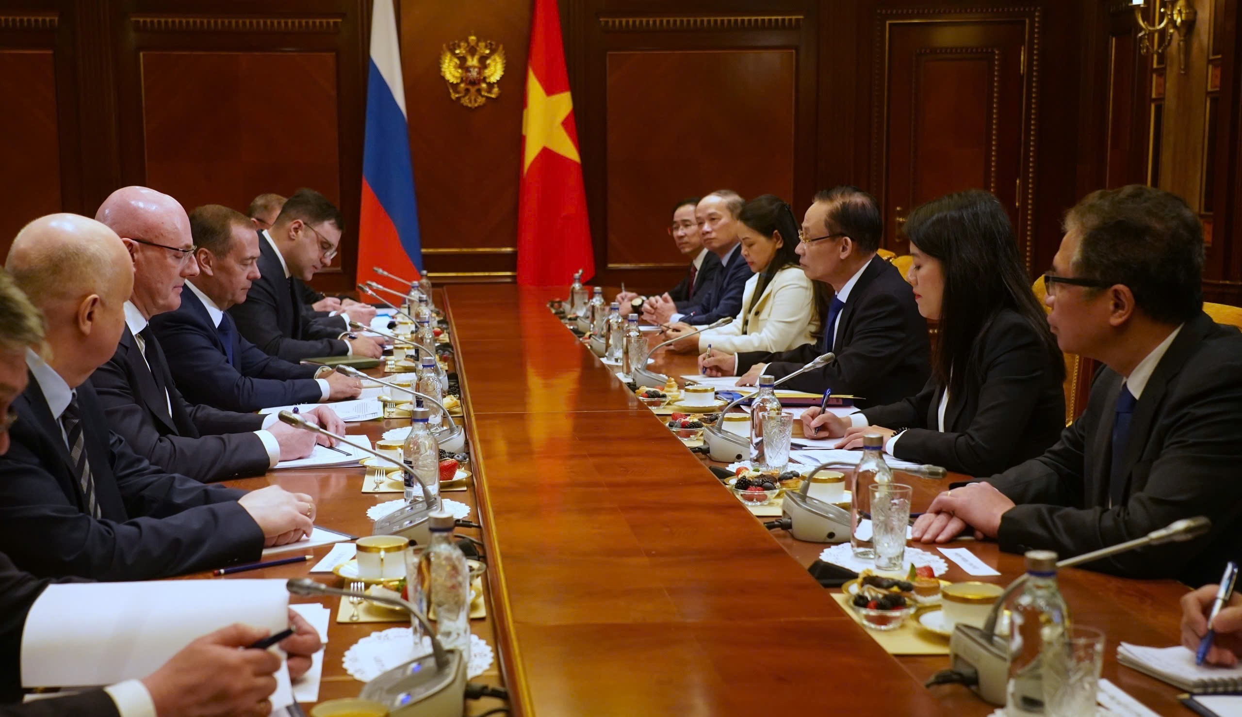 Chủ tịch Đảng nước Nga thống nhất D. Medvedev khẳng định Việt Nam là một đối tác quan trọng và tin cậy của Nga ở khu vực châu Á – Thái Bình Dương. (Ảnh: Bộ Ngoại giao) Chủ tịch Đảng nước Nga thống nhất D. Medvedev khẳng định Việt Nam là một đối tác quan trọng và tin cậy của Nga ở khu vực châu Á – Thái Bình Dương. (Ảnh: Bộ Ngoại giao)