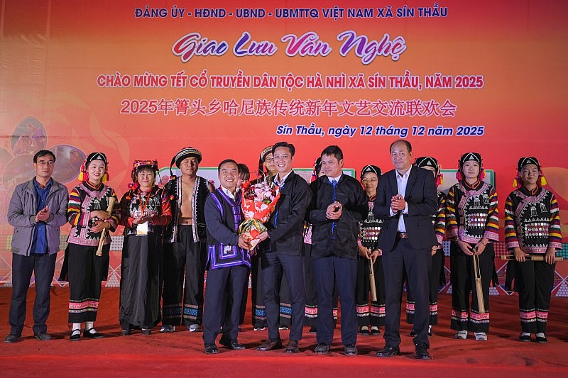 Sín Thầu vun đắp ngoại giao nhân dân nơi ngã ba biên giới Sín Thầu vun đắp ngoại giao nhân dân nơi ngã ba biên giới