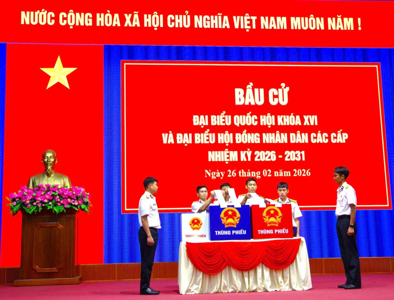 Officers and soldiers of Naval Region 2 expressed their honor at being the first unit nationwide to carry out the early voting mission. (Photo: Naval Region 2) Officers and soldiers of Naval Region 2 expressed their honor at being the first unit nationwide to carry out the early voting mission. (Photo: Naval Region 2)