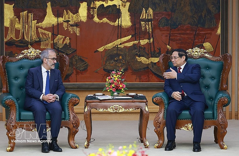 Prime Minister Pham Minh Chinh (R) receives Portuguese Minister of State and Foreign Affairs Paulo Rangel in Hanoi on February 27. (Photo: VNA) Prime Minister Pham Minh Chinh (R) receives Portuguese Minister of State and Foreign Affairs Paulo Rangel in Hanoi on February 27. (Photo: VNA)