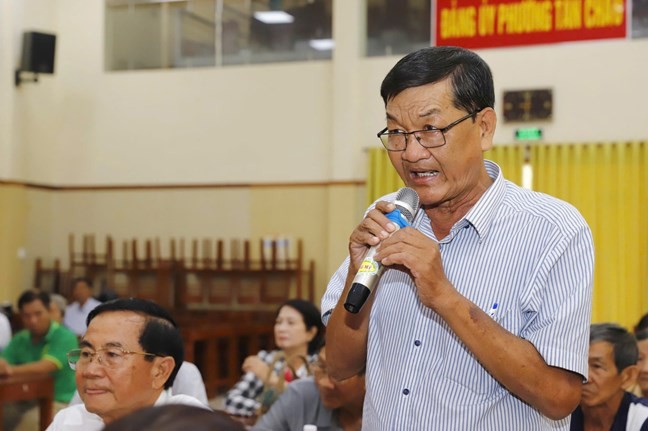 Đại diện cử tri xã Đông Hòa đặt câu hỏi cho các ứng cử viên Đại diện cử tri xã Đông Hòa đặt câu hỏi cho các ứng cử viên