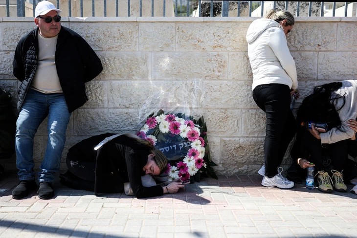 Residents in the city of Bet Shemesh, approximately 30 kilometers from Jerusalem, took shelter when sirens sounded on March 2. (Photo: AFP) Residents in the city of Bet Shemesh, approximately 30 kilometers from Jerusalem, took shelter when sirens sounded on March 2. (Photo: AFP)