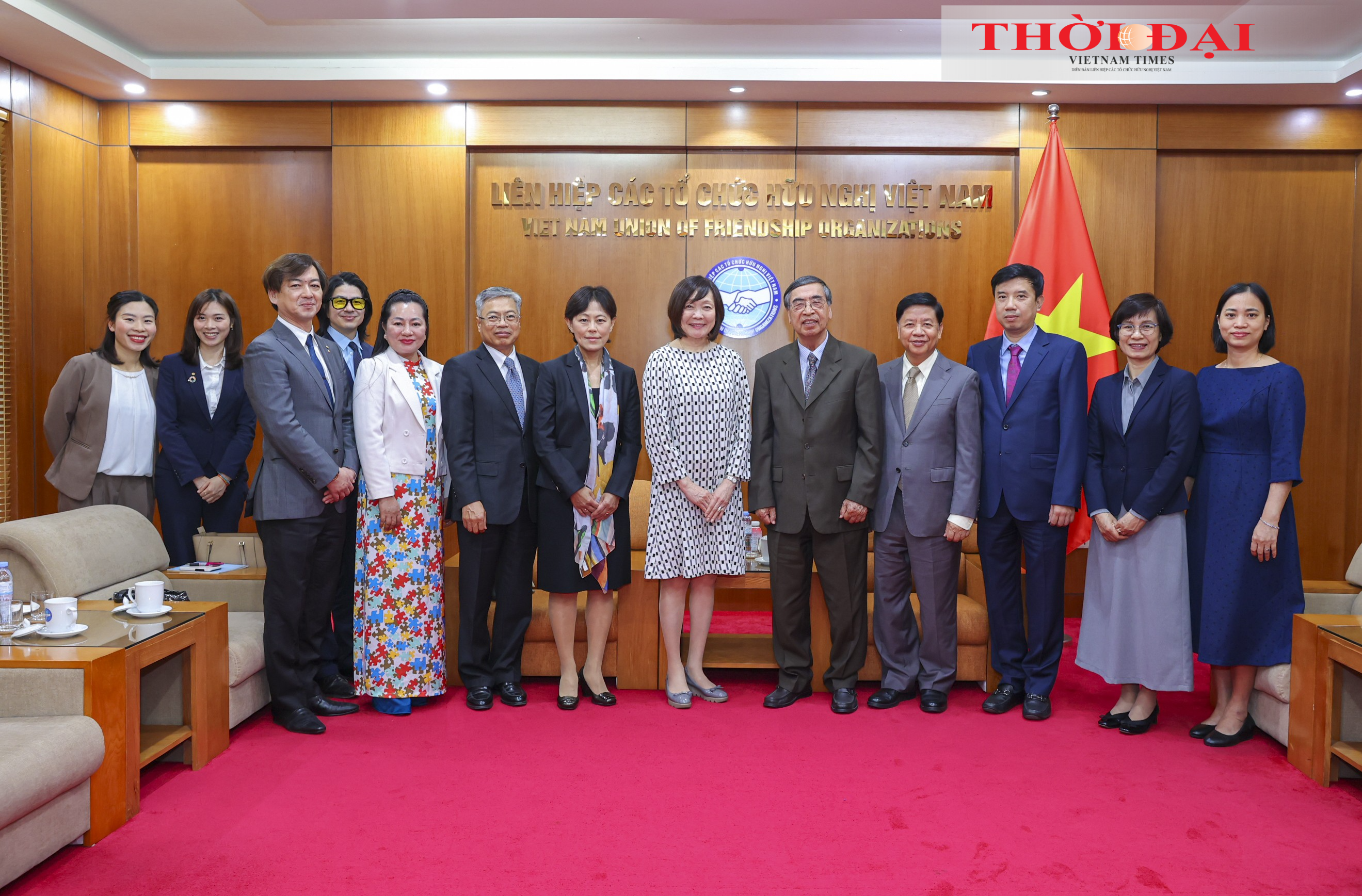 Các đại biểu chụp ảnh lưu niệm. (Ảnh: Đinh Hòa) 