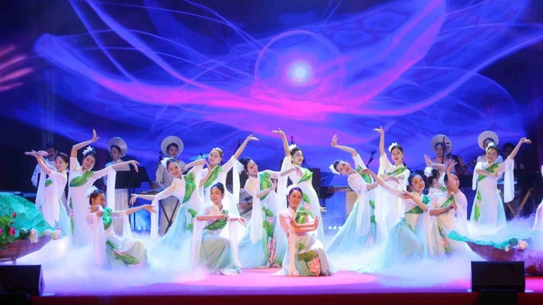 Tổng Bí thư Tô Lâm dự Chương trình nghệ thuật “Tâm hồn Nga trong lòng Việt Nam” Tổng Bí thư Tô Lâm dự Chương trình nghệ thuật “Tâm hồn Nga trong lòng Việt Nam”