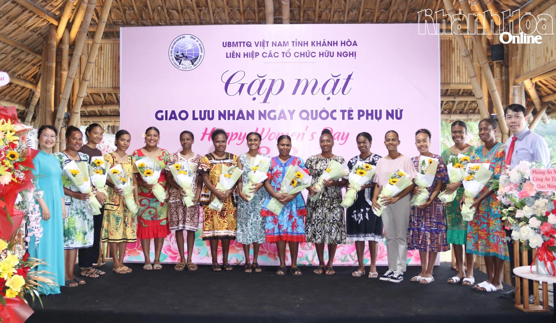 Khánh Hòa gặp mặt, giao lưu với 70 đại biểu nữ, sinh viên người nước ngoài Khánh Hòa gặp mặt, giao lưu với 70 đại biểu nữ, sinh viên người nước ngoài