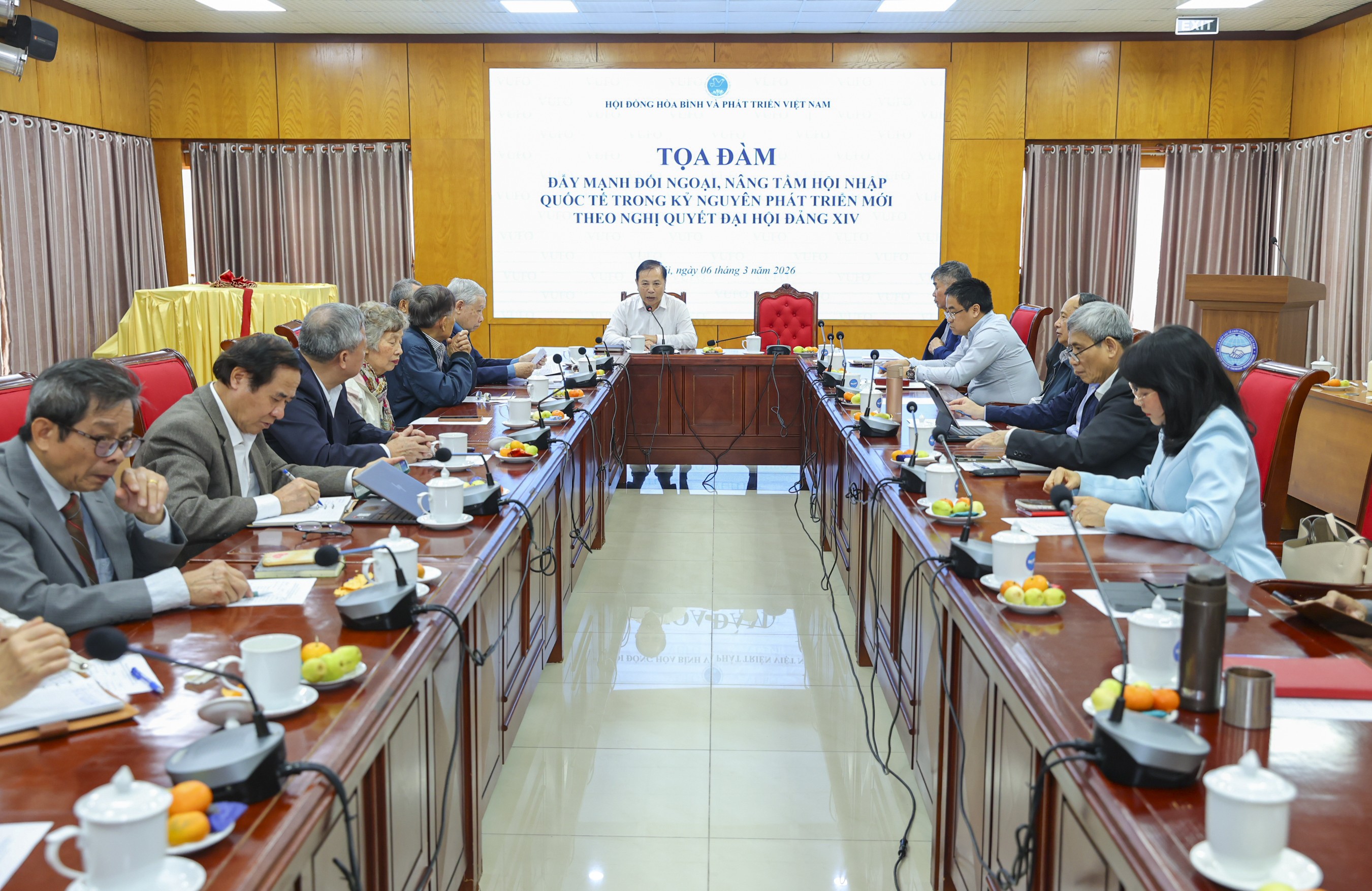 Tọa đàm: Đẩy mạnh đối ngoại và nâng tầm hội nhập quốc tế trong kỷ nguyên phát triển mới Tọa đàm: Đẩy mạnh đối ngoại và nâng tầm hội nhập quốc tế trong kỷ nguyên phát triển mới