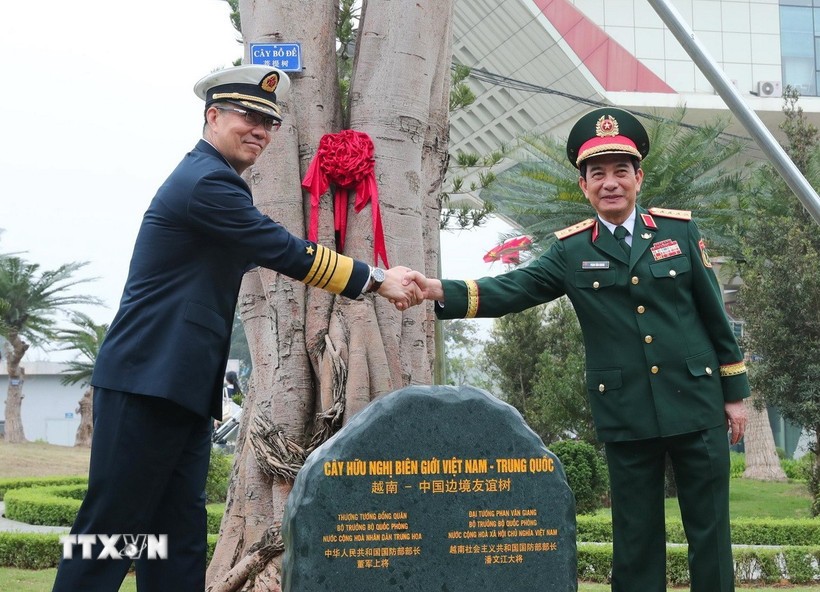 Đổi mới chương trình Giao lưu hữu nghị quốc phòng biên giới Việt Nam-Trung Quốc Đổi mới chương trình Giao lưu hữu nghị quốc phòng biên giới Việt Nam-Trung Quốc