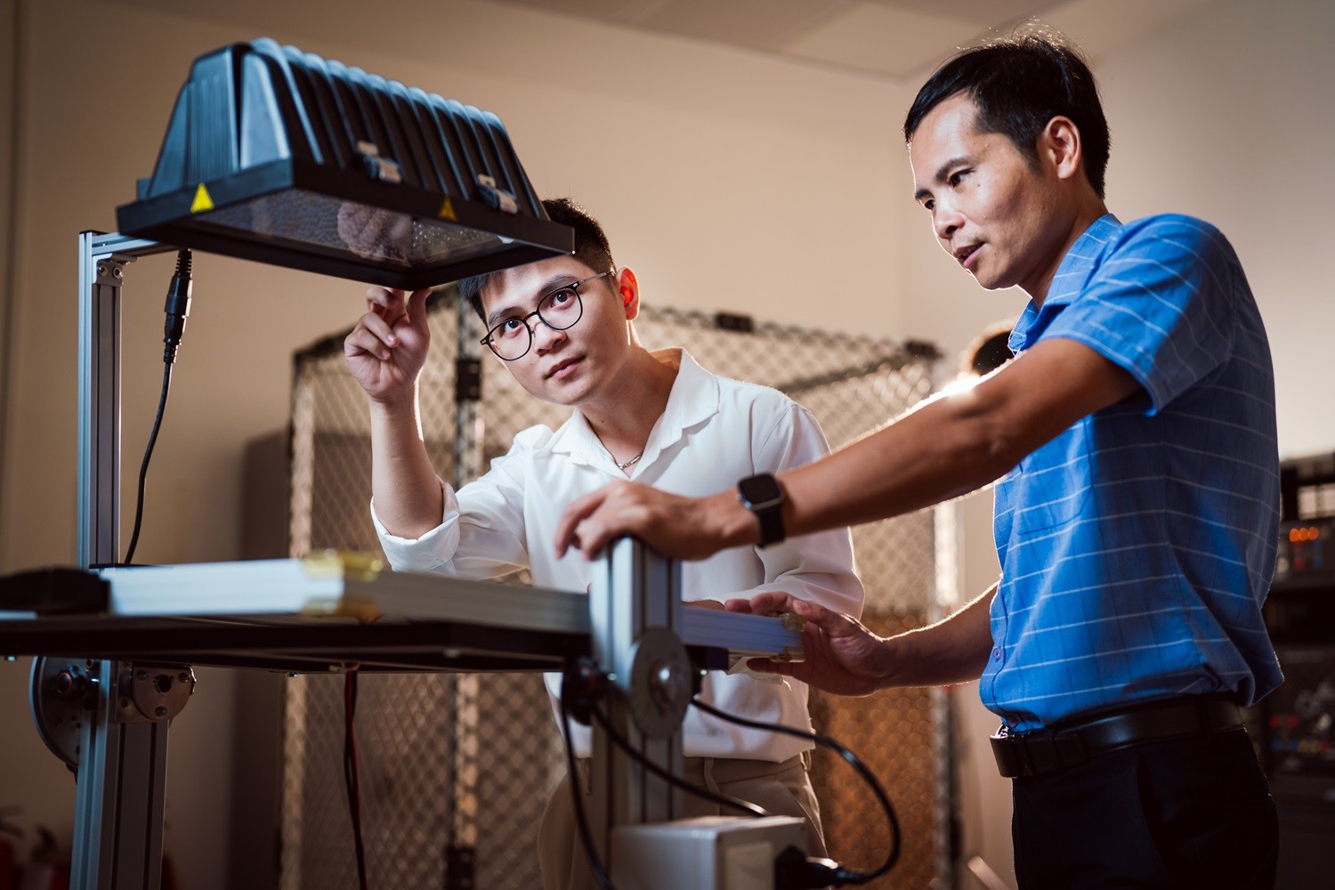 Startup từ phòng lab VinUni phát triển “bộ não” điều phối mạng lưới sạc xe điện Startup từ phòng lab VinUni phát triển “bộ não” điều phối mạng lưới sạc xe điện