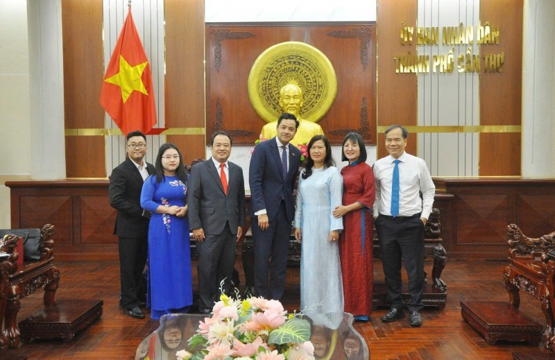 Delegates pose for a commemorative photo. (Photo: HV) Delegates pose for a commemorative photo. (Photo: HV)