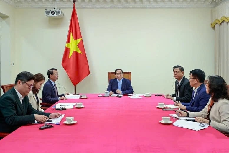 Thủ tướng Phạm Minh Chính điện đàm với Thủ tướng Kuwait ngày 9/3 đề nghị chính phủ Kuwait tiếp tục hỗ trợ bảo đảm an ninh, an toàn cho công dân Việt Nam tại Kuwait, tạo điều kiện thuận lợi cho các hoạt động sơ tán công dân Việt Nam. (Nguồn: VGP) Thủ tướng Phạm Minh Chính điện đàm với Thủ tướng Kuwait ngày 9/3 đề nghị chính phủ Kuwait tiếp tục hỗ trợ bảo đảm an ninh, an toàn cho công dân Việt Nam tại Kuwait, tạo điều kiện thuận lợi cho các hoạt động sơ tán công dân Việt Nam. (Nguồn: VGP)