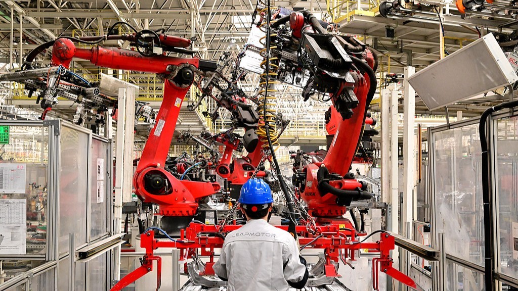 Năm 2025: Xuất khẩu và công nghệ cao giúp Trung Quốc củng cố vị thế ‘siêu cường sản xuất’ Năm 2025: Xuất khẩu và công nghệ cao giúp Trung Quốc củng cố vị thế ‘siêu cường sản xuất’