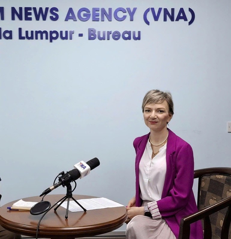 Tiến sĩ Julia Roknifard, giảng viên cao cấp về quan hệ quốc tế tại trường Đại học Taylor (Malaysia). (Ảnh: TTXVN) Tiến sĩ Julia Roknifard, giảng viên cao cấp về quan hệ quốc tế tại trường Đại học Taylor (Malaysia). (Ảnh: TTXVN)