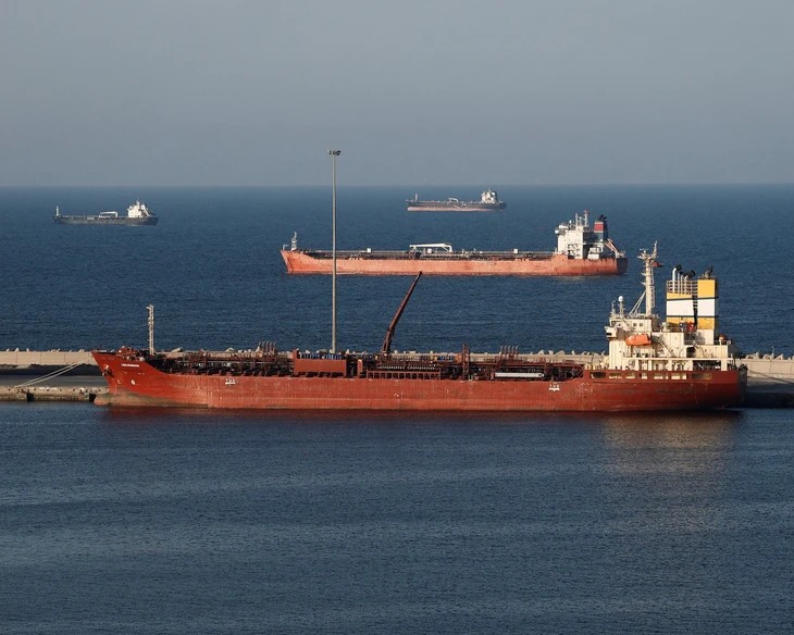 Các tàu chở dầu neo đậu tại thủ đô Muscat, Oman ngày 7/3. (Ảnh: Reuters) Các tàu chở dầu neo đậu tại thủ đô Muscat, Oman ngày 7/3. (Ảnh: Reuters)