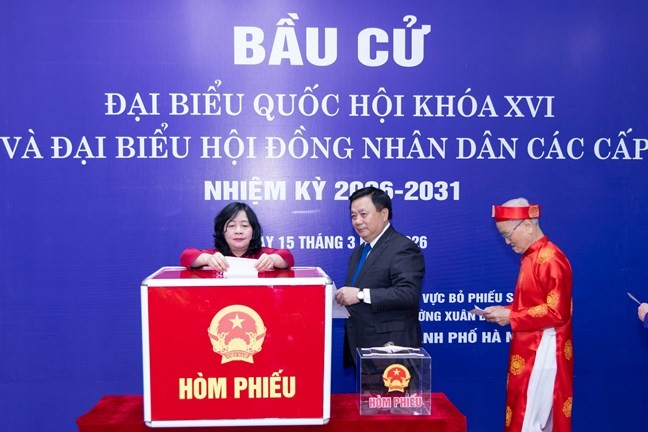 Chủ tịch Ủy ban Trung ương MTTQ Việt Nam Bùi Thị Minh Hoài dự khai mạc và bỏ phiếu bầu cử tại Hà Nội Chủ tịch Ủy ban Trung ương MTTQ Việt Nam Bùi Thị Minh Hoài dự khai mạc và bỏ phiếu bầu cử tại Hà Nội