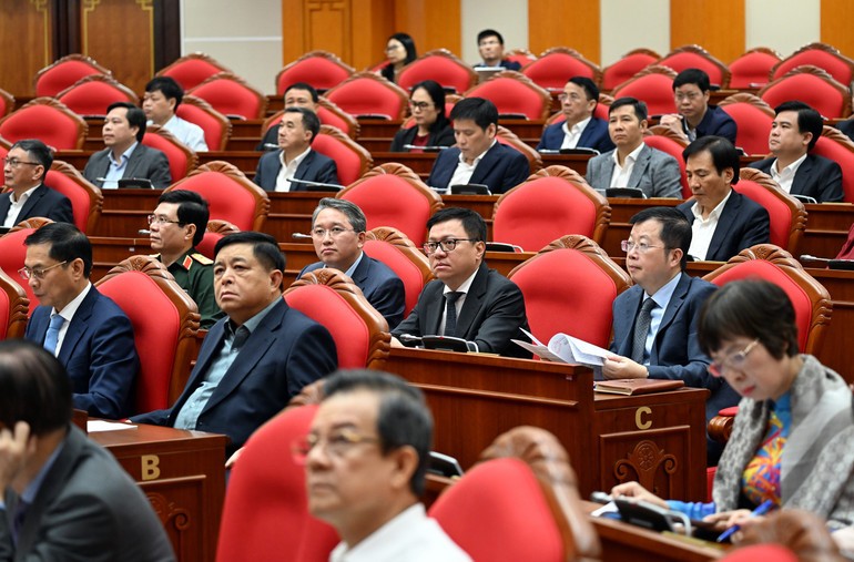 Tiếp tục đưa tinh thần đổi mới, trách nhiệm cao và khí thế Đại hội XIV vào công tác hằng ngày Tiếp tục đưa tinh thần đổi mới, trách nhiệm cao và khí thế Đại hội XIV vào công tác hằng ngày