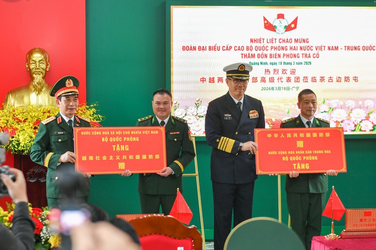 Giao lưu hữu nghị quốc phòng biên giới Việt Nam - Trung Quốc lần thứ 10 Giao lưu hữu nghị quốc phòng biên giới Việt Nam - Trung Quốc lần thứ 10