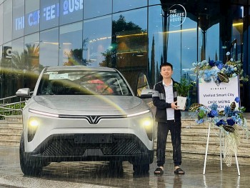Bỏ xe xăng sang Limo Green, tài xế công nghệ tiết kiệm 120 triệu đồng mỗi năm