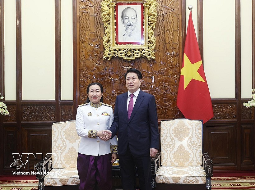 State President Luong Cuong (R) receives Cambodian Ambassador to Vietnam Touch Pharat in Hanoi on March 18. (Photo: VNA) State President Luong Cuong (R) receives Cambodian Ambassador to Vietnam Touch Pharat in Hanoi on March 18. (Photo: VNA)