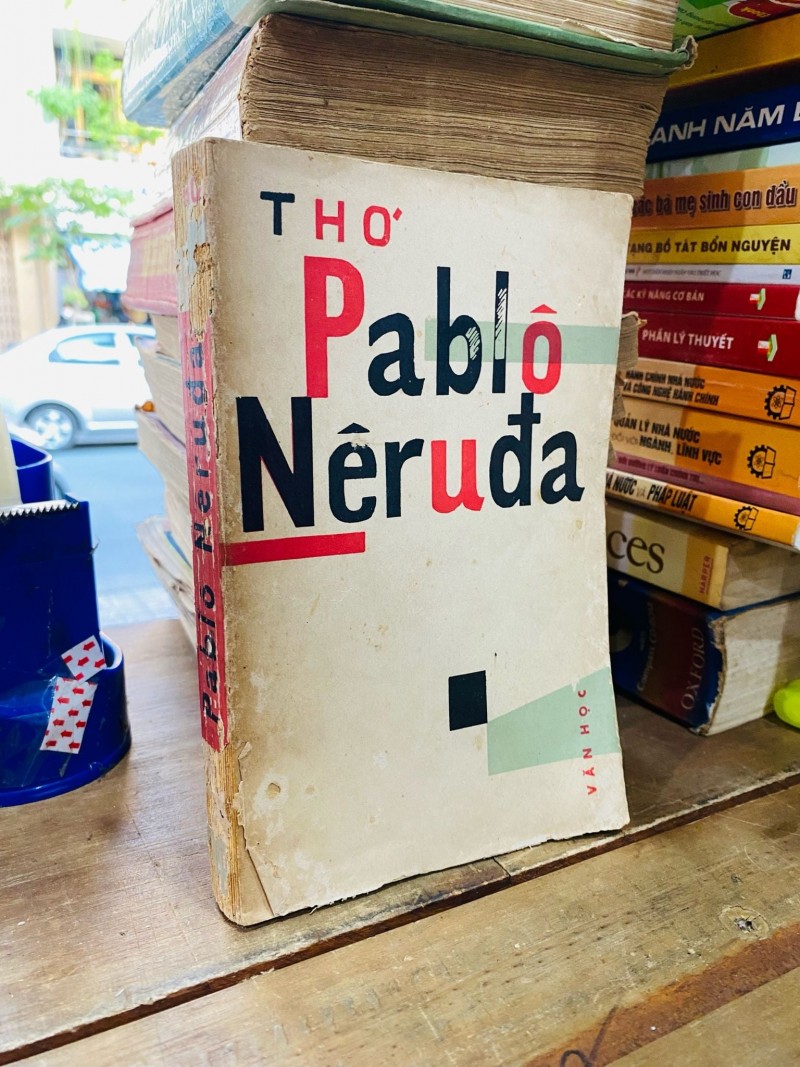 Bản in tuyển tập “Thơ Pablo Neruda”. (Ảnh: Momo Bookstore) Bản in tuyển tập “Thơ Pablo Neruda”. (Ảnh: Momo Bookstore)