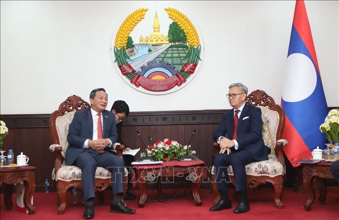 Phó Thủ tướng, Bộ trưởng Ngoại giao Lào Thongsavan Phomvihane tiếp Đại sứ Việt Nam tại Lào Nguyễn Minh Tâm. Ảnh: Xuân Tú/PV TTXVN tại Lào