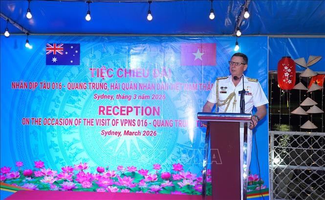 Chuẩn Đô đốc Christopher Smith, Tư lệnh Hạm đội Hải quân Hoàng gia Australia, phát biểu tại sự kiện. Ảnh: Lê Đạt/PV TTXVN tại Sydney Chuẩn Đô đốc Christopher Smith, Tư lệnh Hạm đội Hải quân Hoàng gia Australia, phát biểu tại sự kiện. Ảnh: Lê Đạt/PV TTXVN tại Sydney