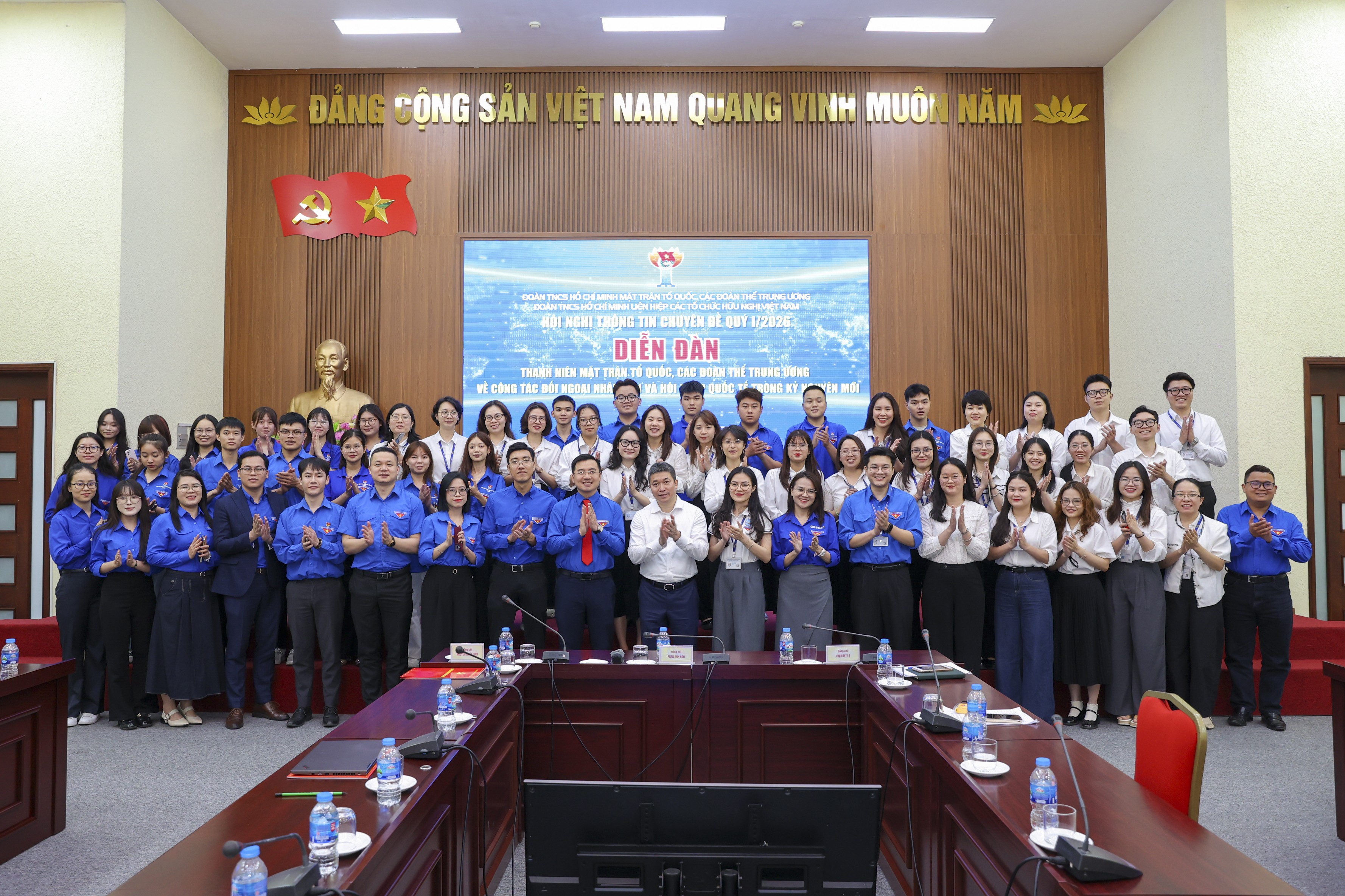 Thanh niên phát huy vai trò xung kích trong công tác đối ngoại nhân dân và hội nhập quốc tế Thanh niên phát huy vai trò xung kích trong công tác đối ngoại nhân dân và hội nhập quốc tế