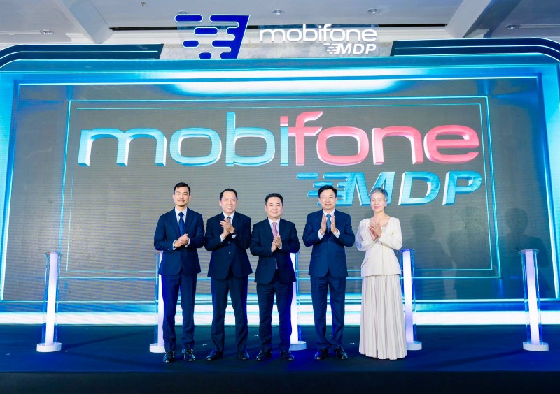 Đại diện lãnh đạo cơ quan nhà nước và  đại diện cổ đông MDP thực hiện nghi  thức ra mắt Công ty CP Thanh toán số MobiFone - MDP