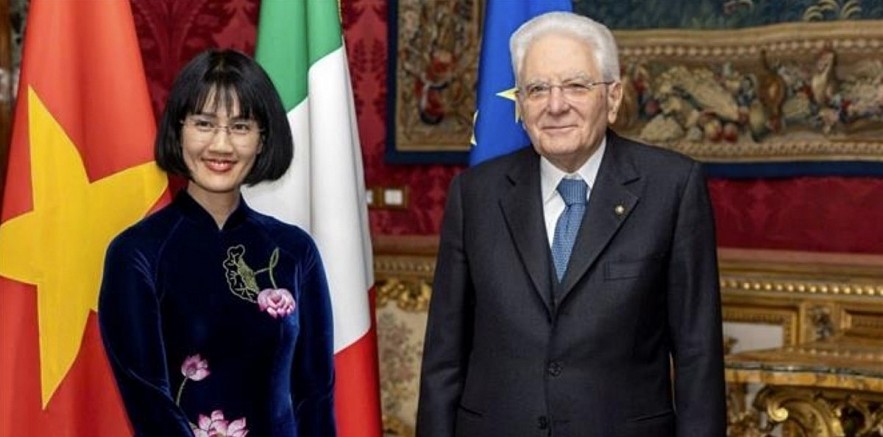 Vietnamese Ambassador to Italy Nguyen Phuong Anh presents her credentials to Italian President Sergio Mattarella (Photo courtesy of the Vietnamese Embassy in Italy) Vietnamese Ambassador to Italy Nguyen Phuong Anh presents her credentials to Italian President Sergio Mattarella (Photo courtesy of the Vietnamese Embassy in Italy)