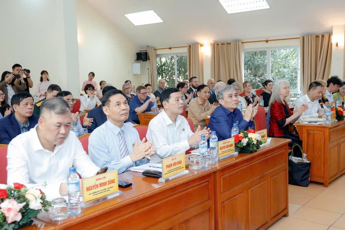 Spreading the Peace Message of Vietnam Friendship Village to International Friends