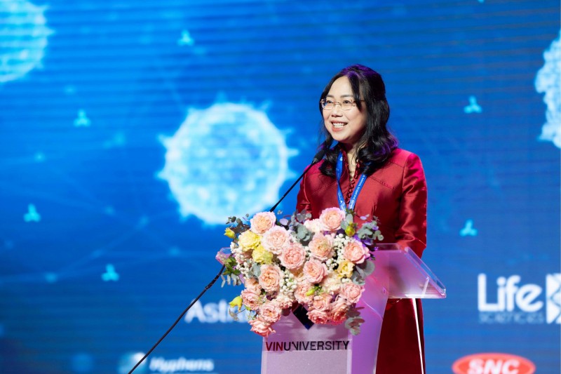 TS Lê Mai Lan - Chủ tịch Hội đồng Trường Đại học VinUni - khẳng định vai trò quan trọng của nghiên cứu khoa học và hợp tác quốc tế trong phát triển y học ngày nay. TS Lê Mai Lan - Chủ tịch Hội đồng Trường Đại học VinUni - khẳng định vai trò quan trọng của nghiên cứu khoa học và hợp tác quốc tế trong phát triển y học ngày nay.