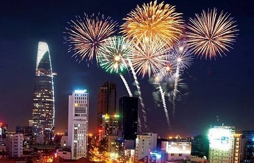 Fireworks are set off to mark the 51st anniversary of Reunification Day in Ho Chi Minh City  (Photo: Illustrative image)