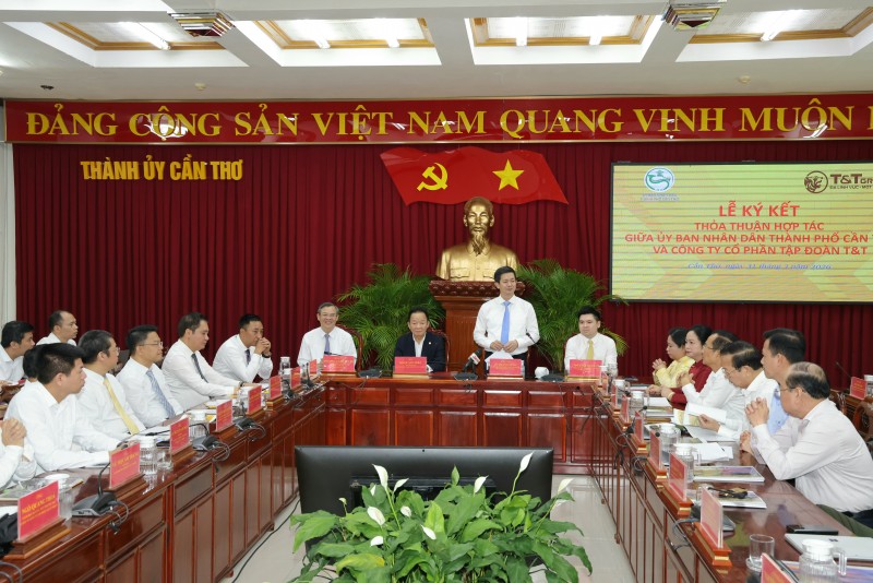 Bí thư Thành ủy Cần Thơ Lê Quang Tùng cho rằng những đề xuất của Tập đoàn T&T có tính khả thi cao, đề nghị các cơ quan liên quan của thành phố tạo điều kiện cho nhà đầu tư triển khai nhanh các dự án Bí thư Thành ủy Cần Thơ Lê Quang Tùng cho rằng những đề xuất của Tập đoàn T&T có tính khả thi cao, đề nghị các cơ quan liên quan của thành phố tạo điều kiện cho nhà đầu tư triển khai nhanh các dự án
