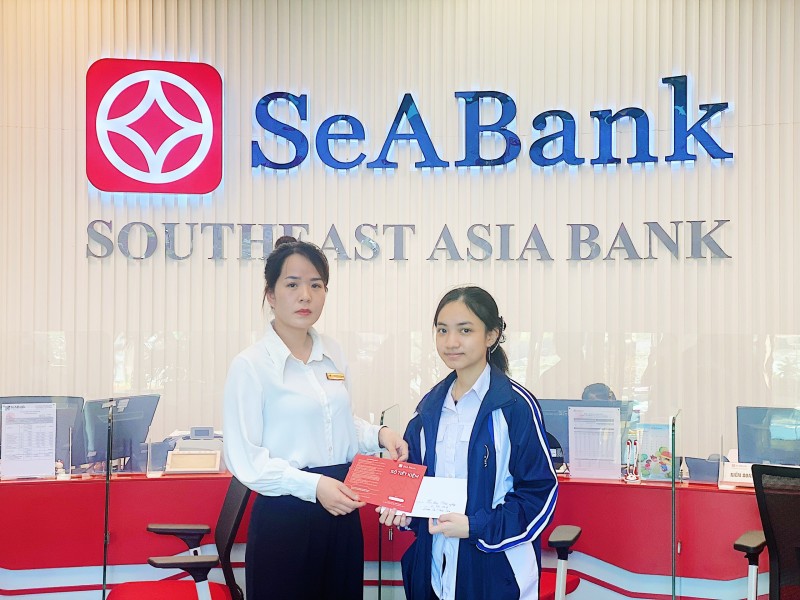 Ảnh 2: Em Thảo trong ngày nhận học bổng khởi nghiệp từ Quỹ SeADreams Ảnh 2: Em Thảo trong ngày nhận học bổng khởi nghiệp từ Quỹ SeADreams