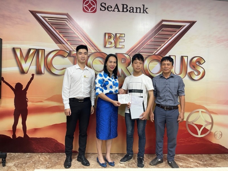 Ảnh 3: Sau nhiều năm nhận học bổng từ Quỹ SeADreams, em Khôi đạt ước mơ trở thành sinh viên Đại học Quốc gia Hà Nội Ảnh 3: Sau nhiều năm nhận học bổng từ Quỹ SeADreams, em Khôi đạt ước mơ trở thành sinh viên Đại học Quốc gia Hà Nội